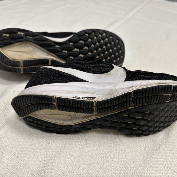 Nike running shoes-size 9 - Picture 3 of 4